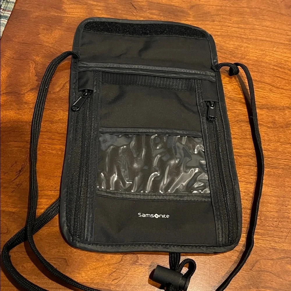 Samsonite BlackTravel Neckstrap Excellent condition